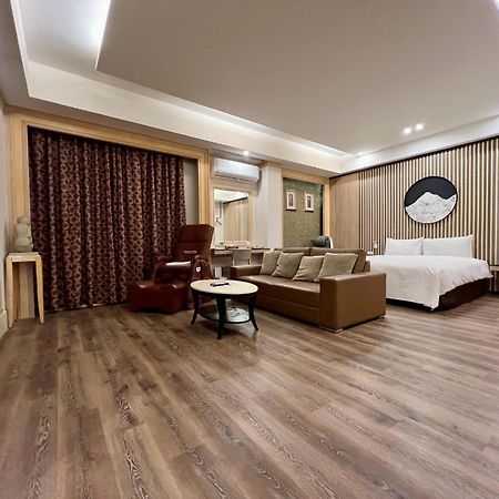 Cigar Motel Tainan Exterior photo