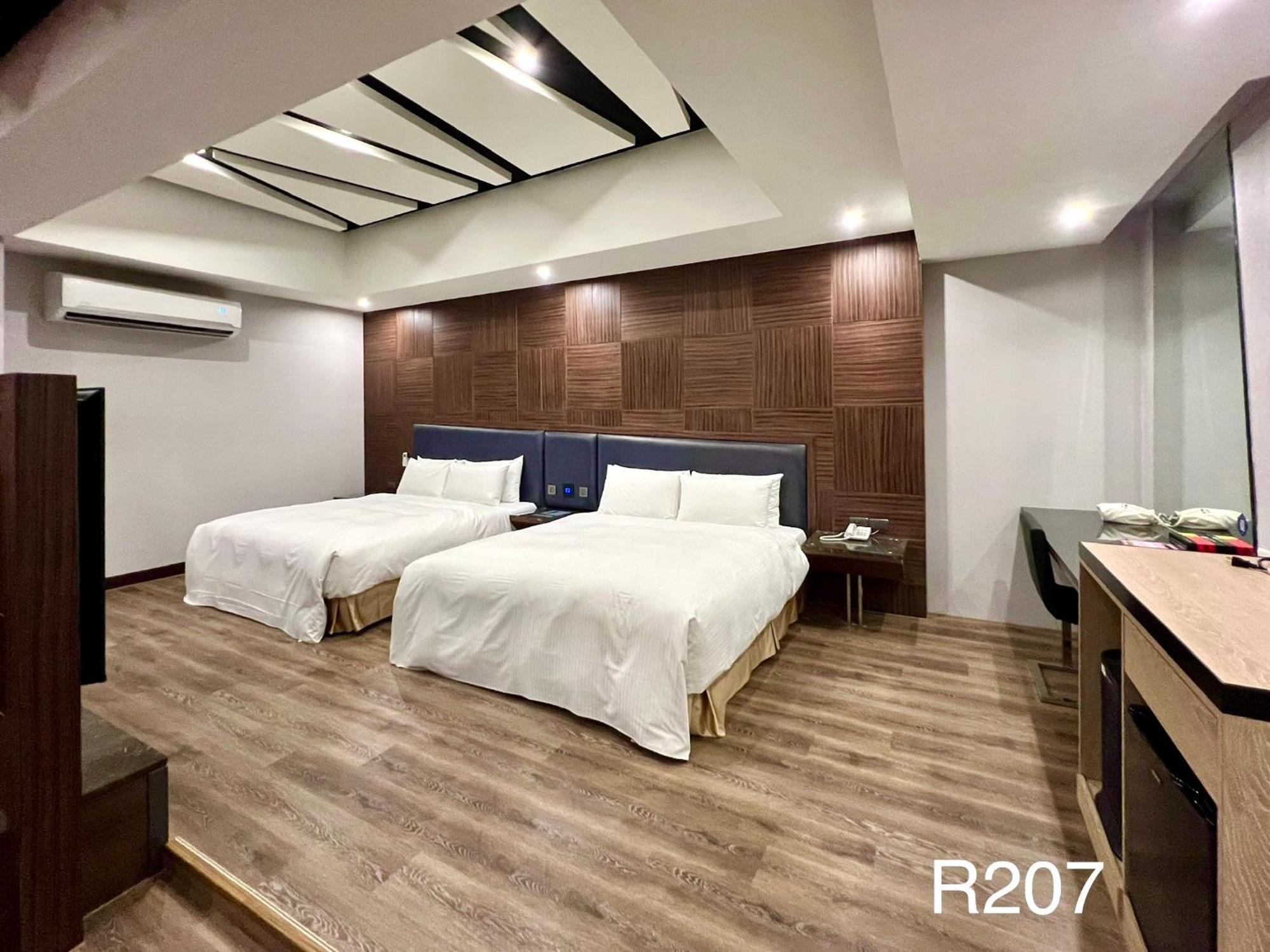 Cigar Motel Tainan Exterior photo