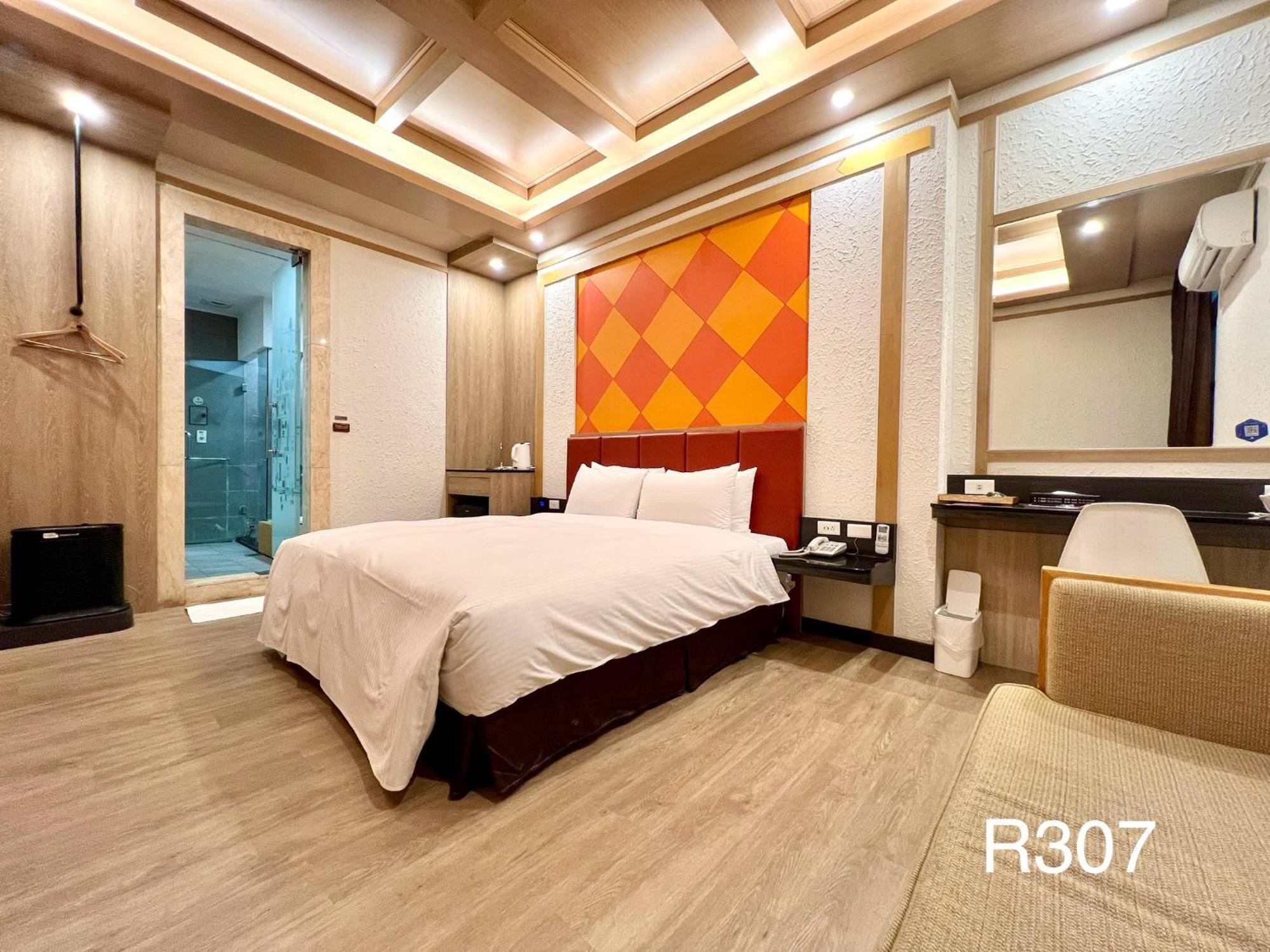Cigar Motel Tainan Exterior photo